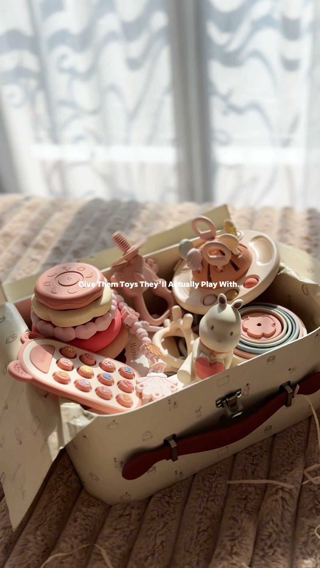 Moonkie Facebook ad: A Gift Made Just for Her.