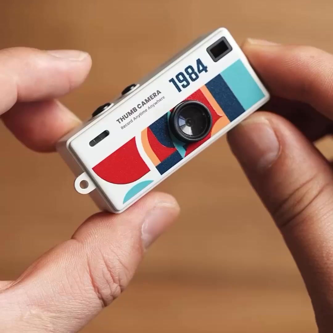 Retro Lens UA - цифрові ретро камери Facebook ad: Твій кишеньковий телепорт у 2000-ні