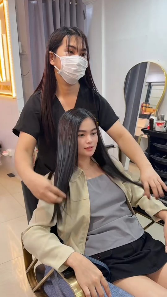 MRL Beauty Lounge Facebook ad: Still dealing with frizz every single day?