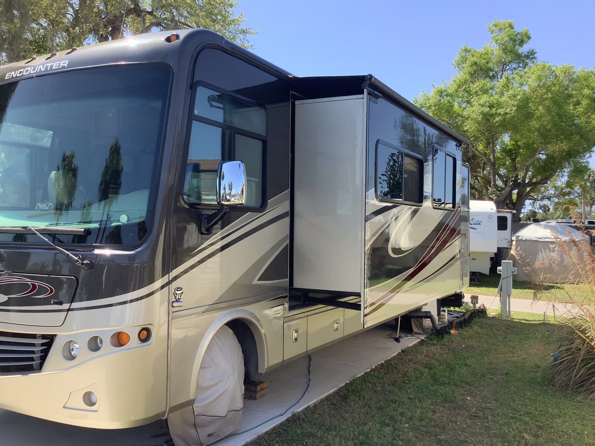 Nil Tremblay Facebook ad: 2013 Coachmen Encounter 34TA