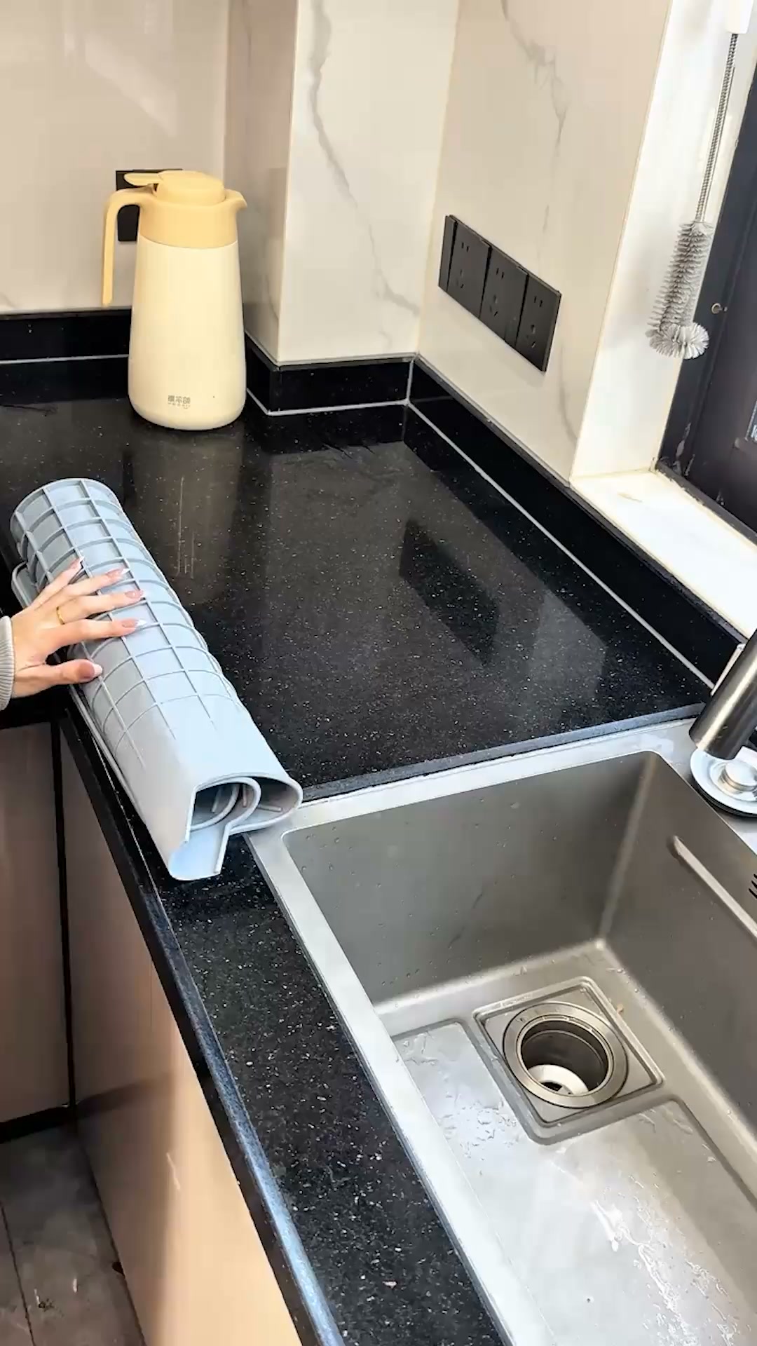 Netscroll Facebook ad: Doživite čarobnost DripDrain!