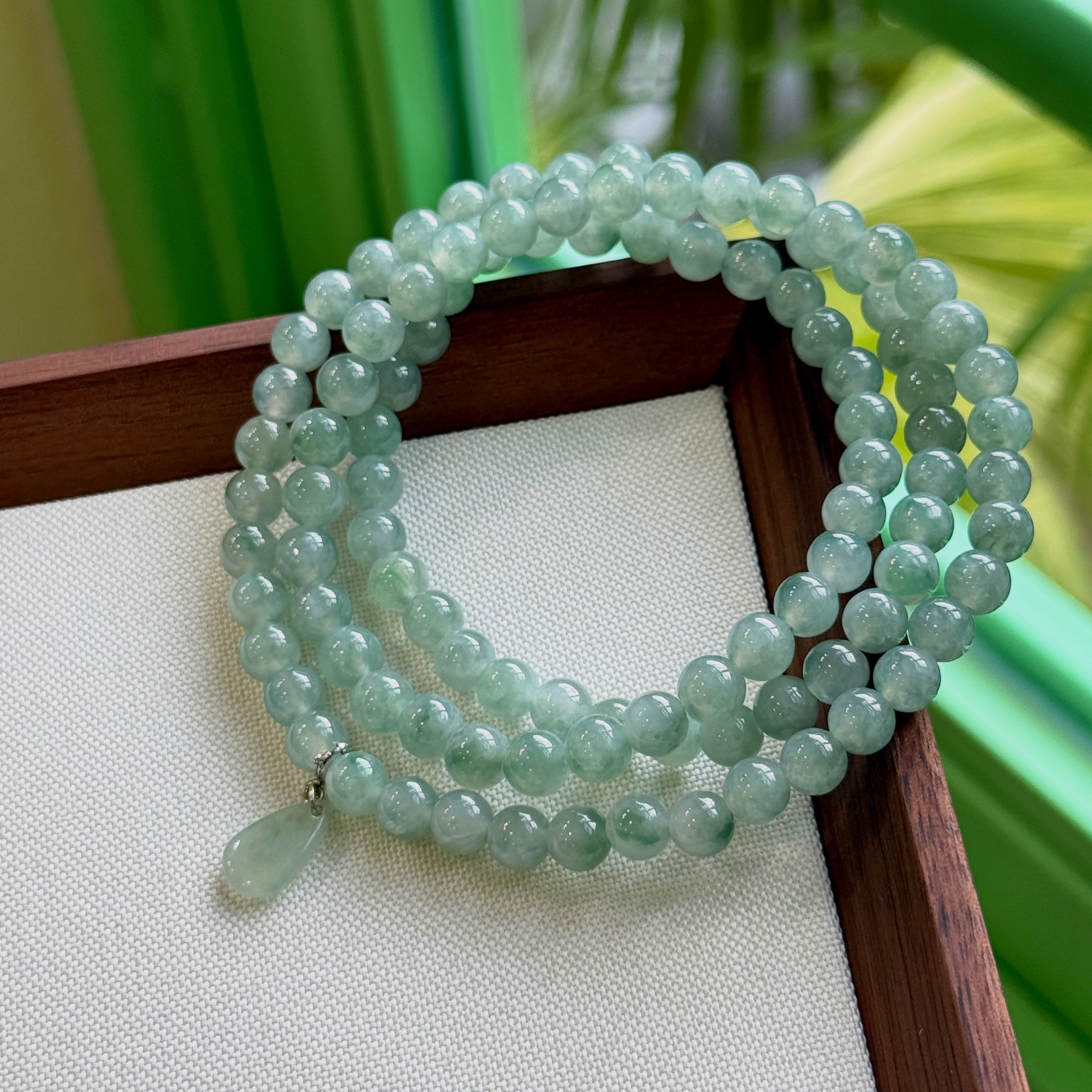 Chou.gem - Trang sức đá quý Facebook ad: Chuỗi ngọc phỉ thuý hoa bay lam chủng…