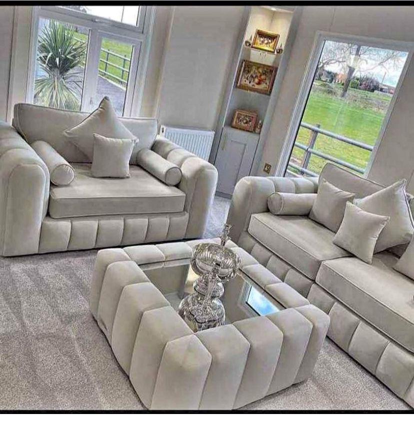 Furniture Glamour Facebook ad: Different Colors Available