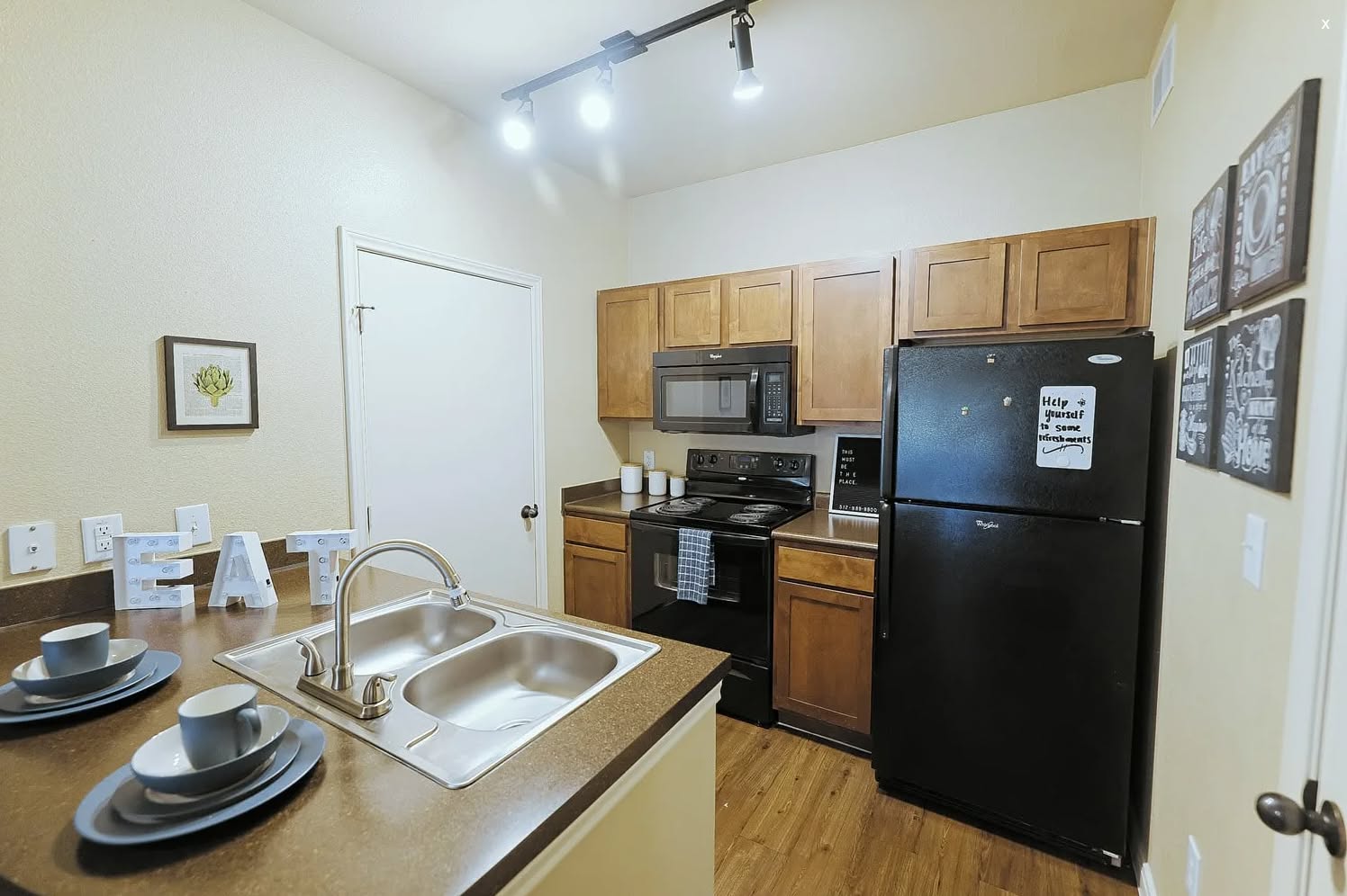 Apartment Management Professionals Facebook ad: Austin Apartments