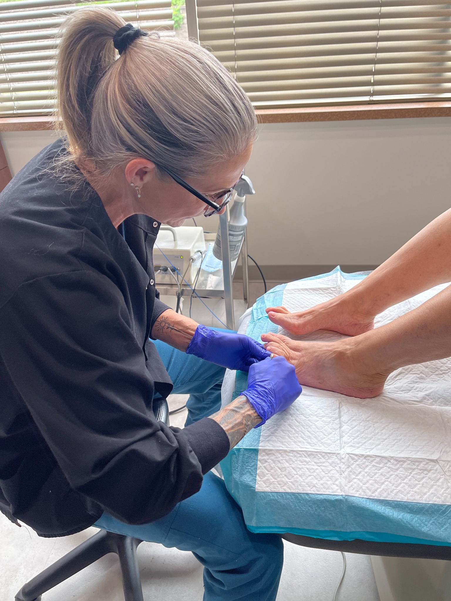 Minnesota Aesthetic Center Facebook ad: CLEAR NAILS START HERE, MINNESOTA AESTHETIC CENTER