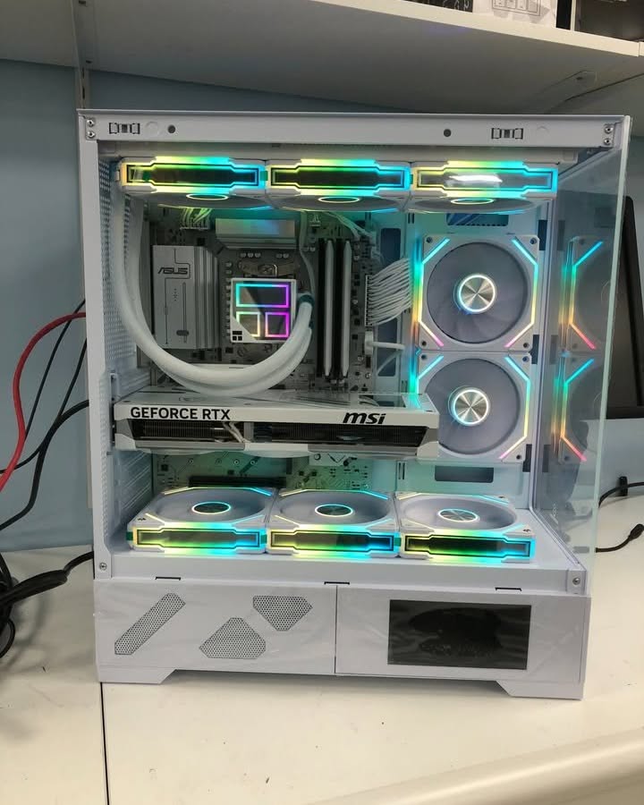 Pengrui Jia Facebook ad: White Performance Gaming Rig, RTX 5070 + 7800X3D + 32G…