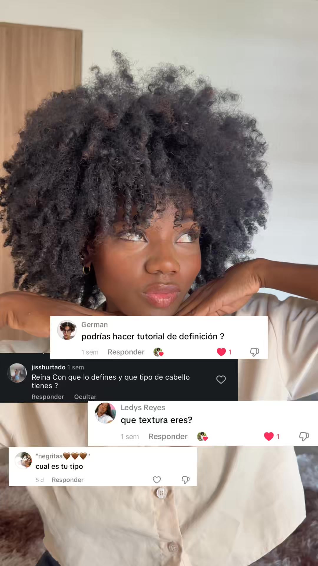 Femme Cosmetics Facebook ad: Escríbenos para más información