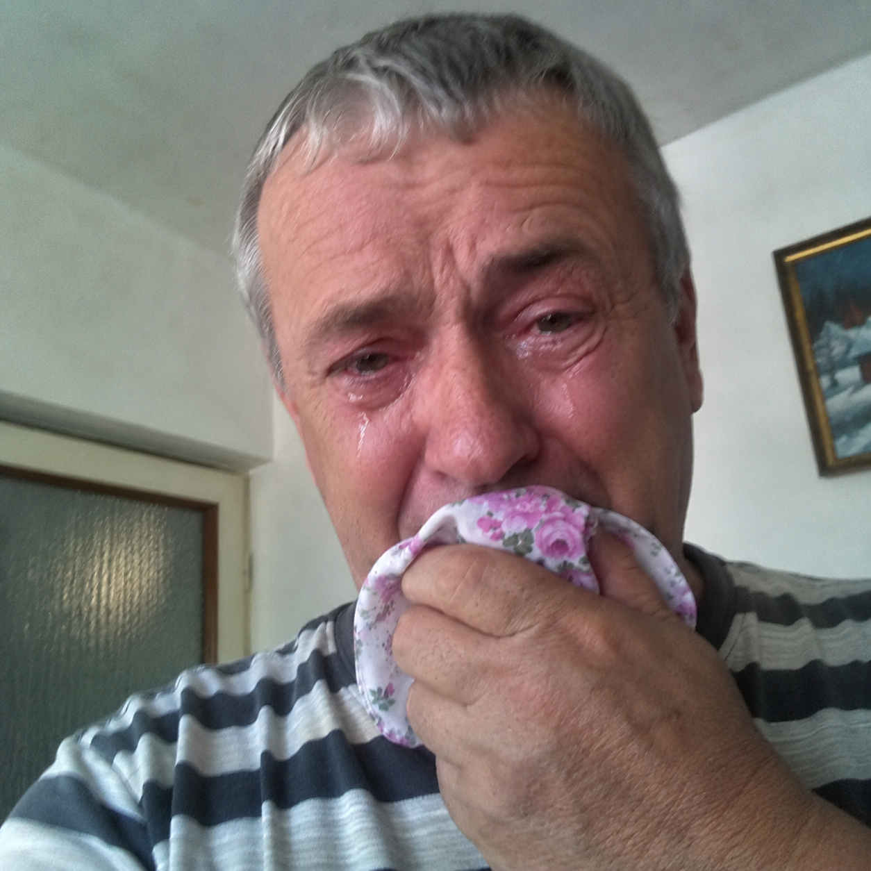 Grandma's Notebook Facebook ad: W wieku 73 lat kolana znowu nie bolą