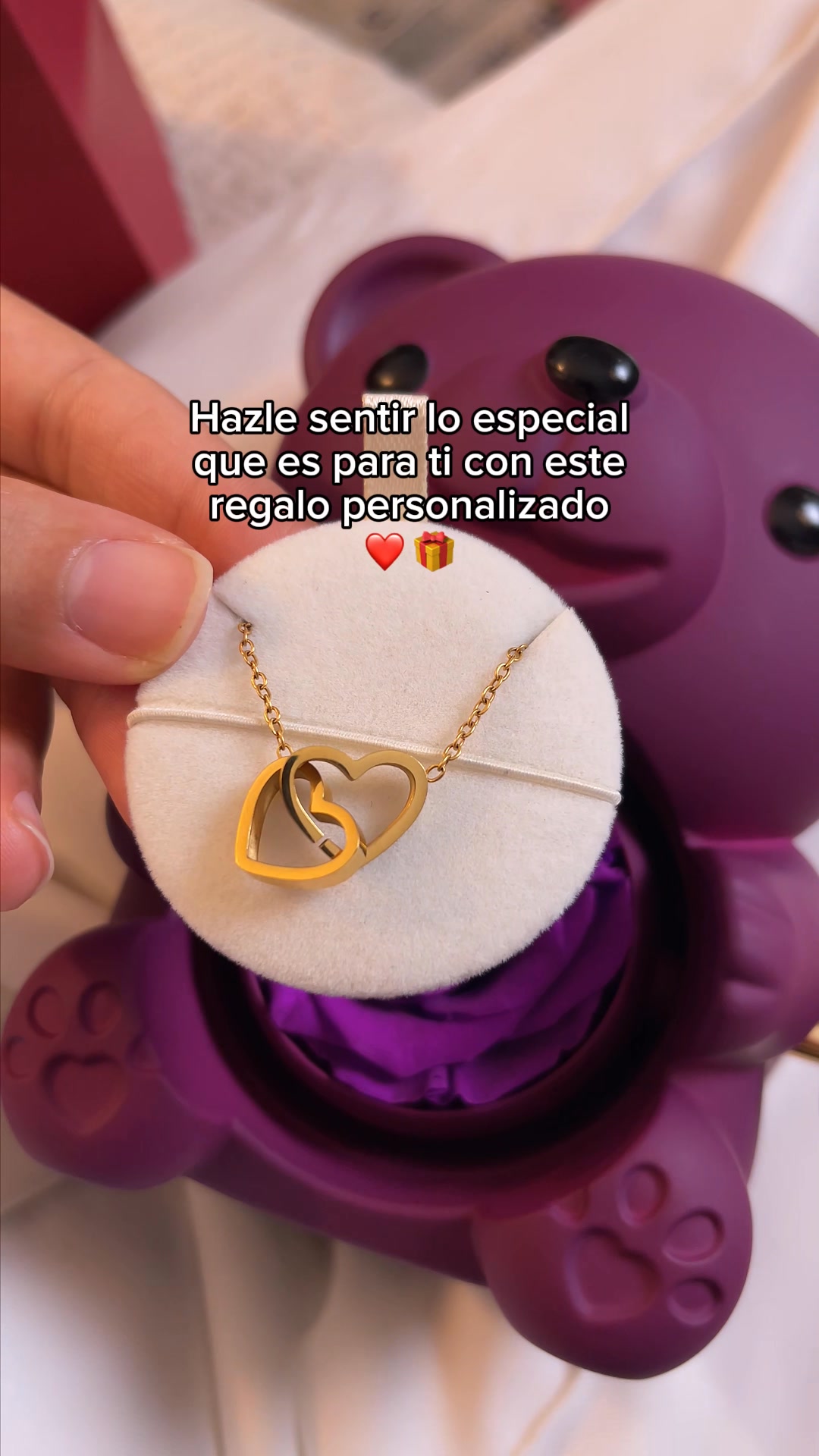 Milona Paris Facebook ad: ¡Envío y personalización gratis!