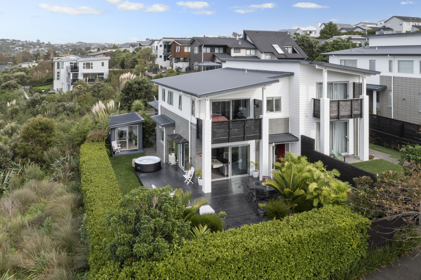 Barfoot & Thompson, Browns Bay Facebook ad: 4 Te Oneroa Way Long Bay
