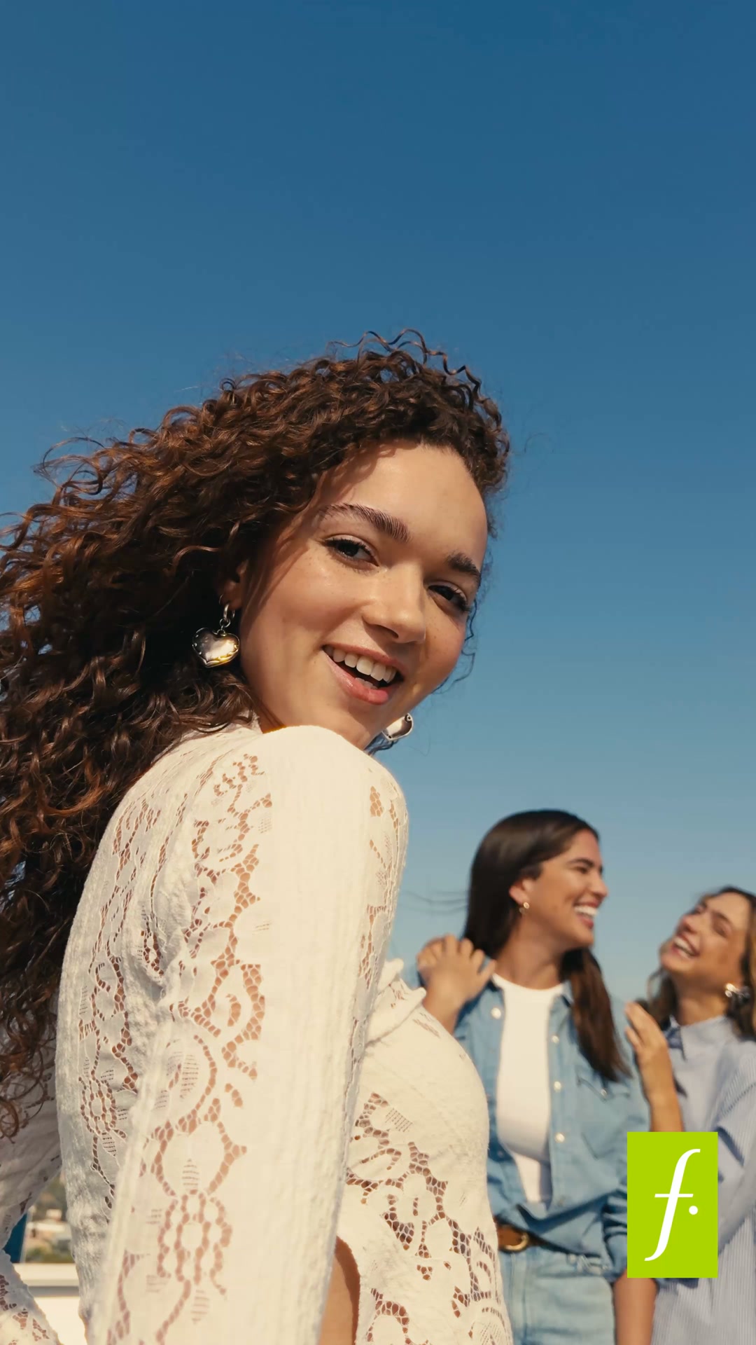 Falabella Colombia Facebook ad: Lo último primero en Falabella