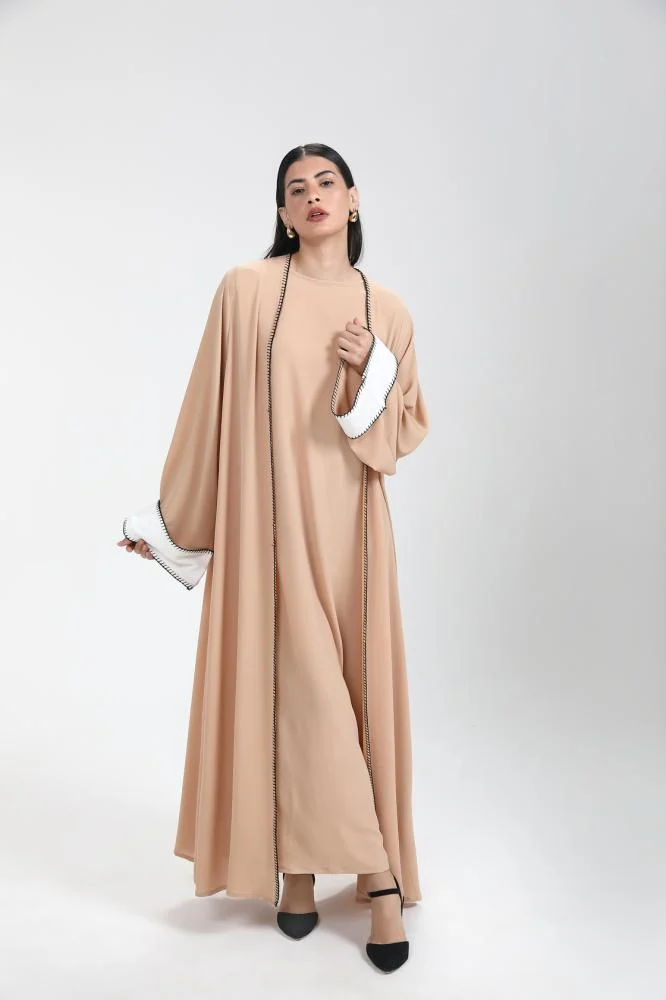 Tess3a Abayas Facebook ad: تسعة عبايات