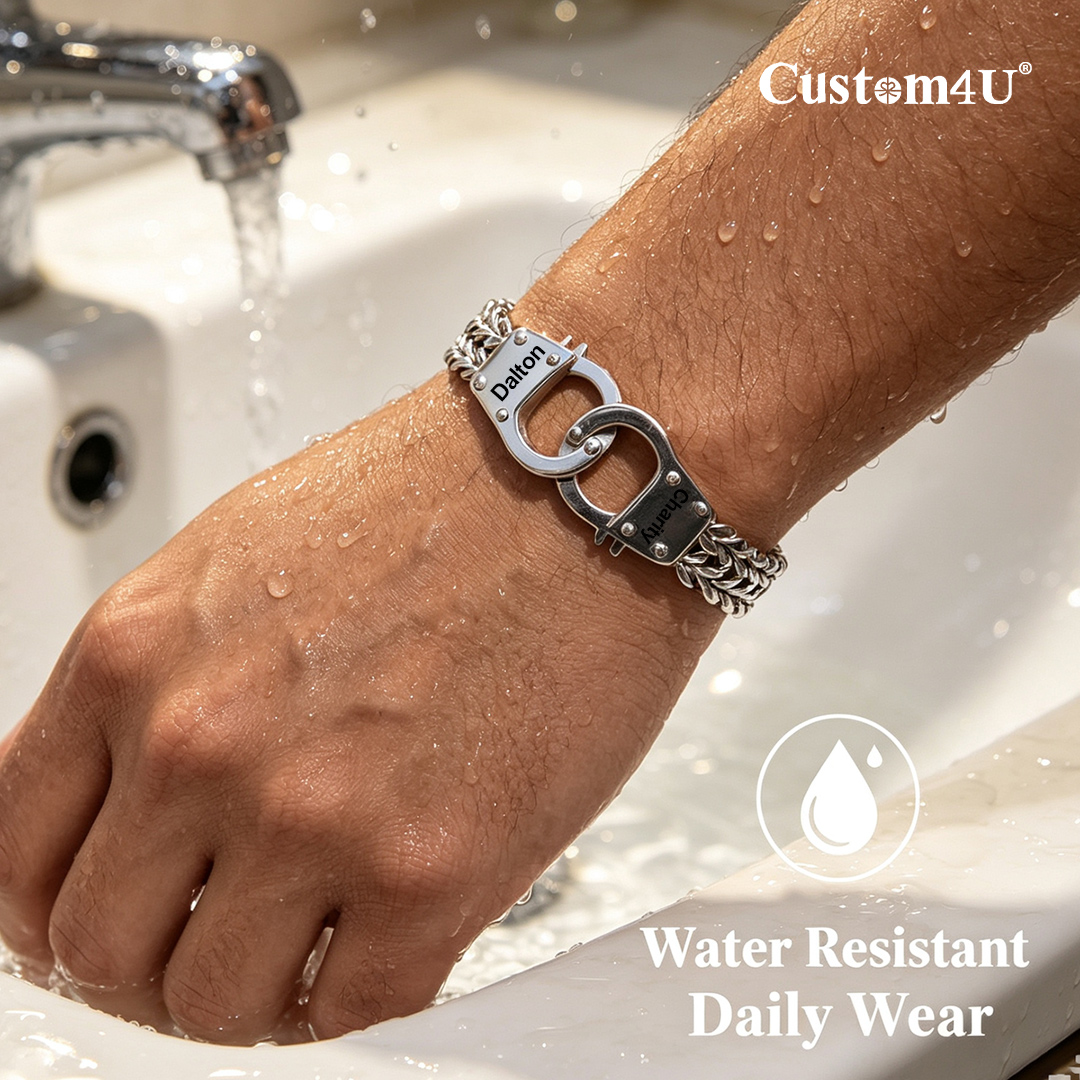 Custom4U Jewelry Facebook ad: Get 10% off or the 1st order