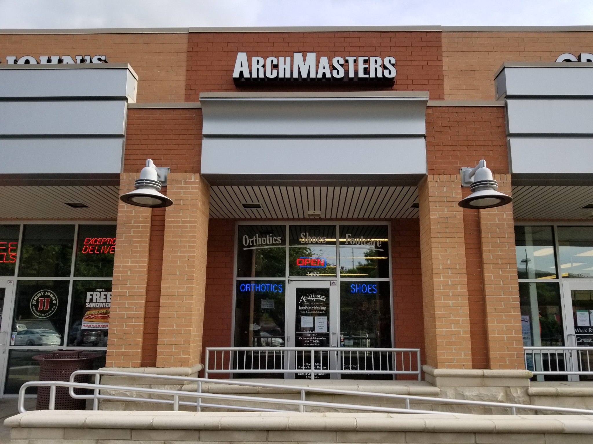 ArchMasters- Orthotics, Shoes, & Footcare Facebook ad: ArchMasters has former foot surgeon, Dr.
