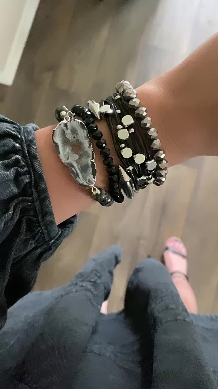 Kinsley Armelle Facebook ad: Get 40% OFF Ends Tonight!