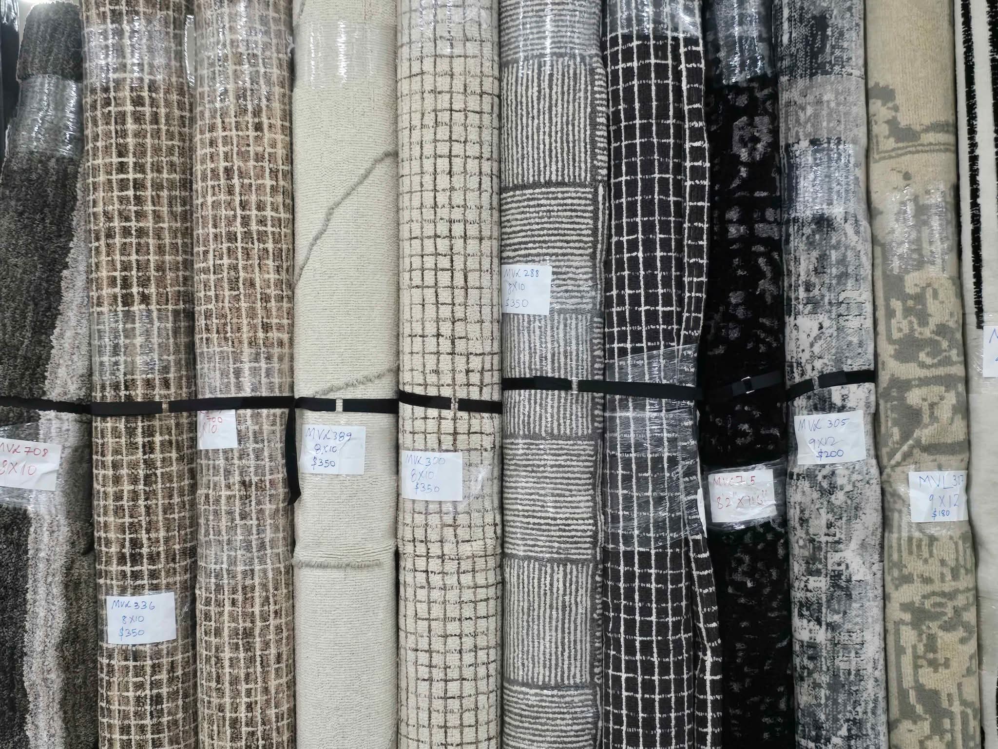 Kelly Metzger Facebook ad: Area Rugs Wholesale Outlet starting 50$