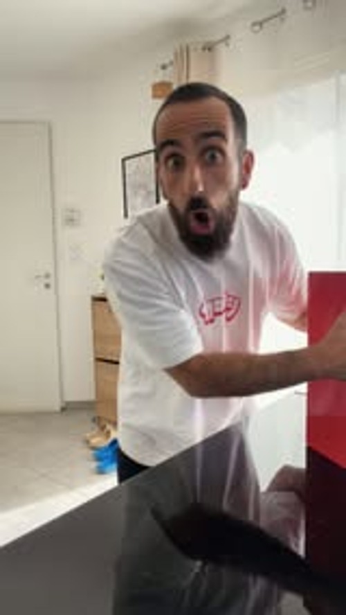HOLY France Facebook ad: Obtiens 5 € de réduction avec le code « HOLY »!