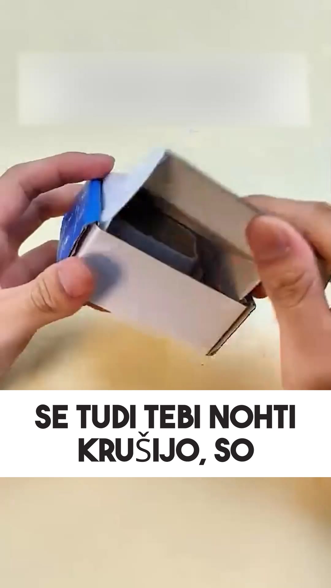 Netscroll Facebook ad: Napredna nega nohtov z modro svetlobo