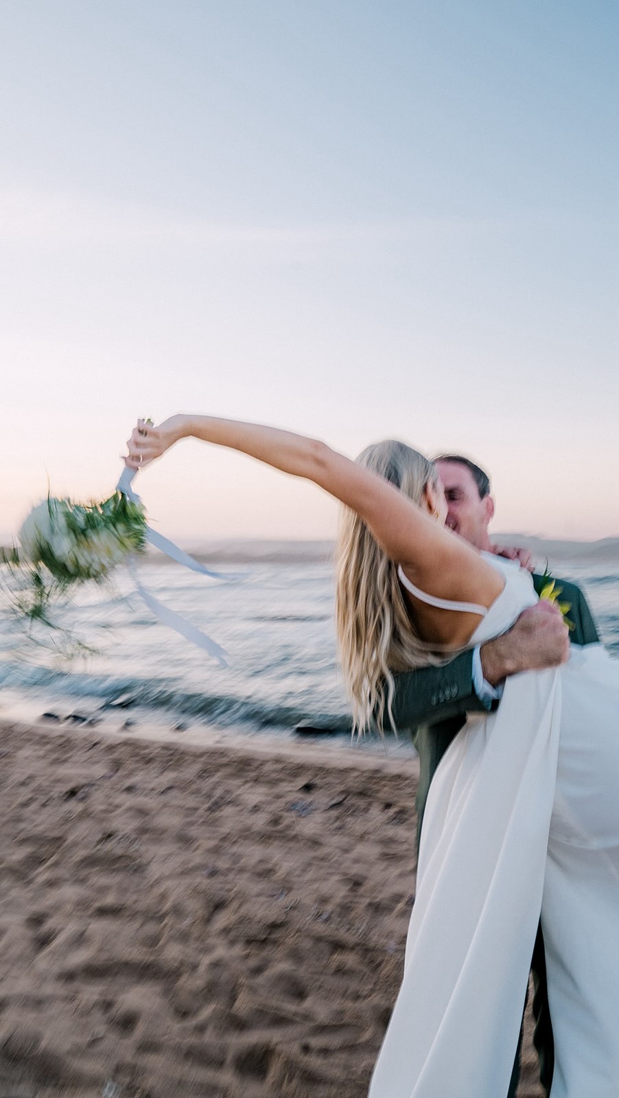 Rad Weddings South Africa Facebook ad: HOWZIT SOUTH AFRICA