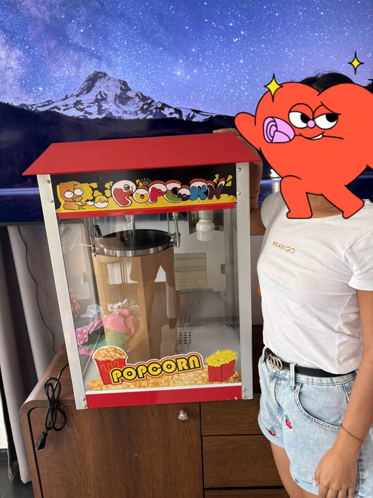Binnie Facebook ad: NIEUWE ITEMS BINNEN, Commerciële Popcorn Machine EXTRA…