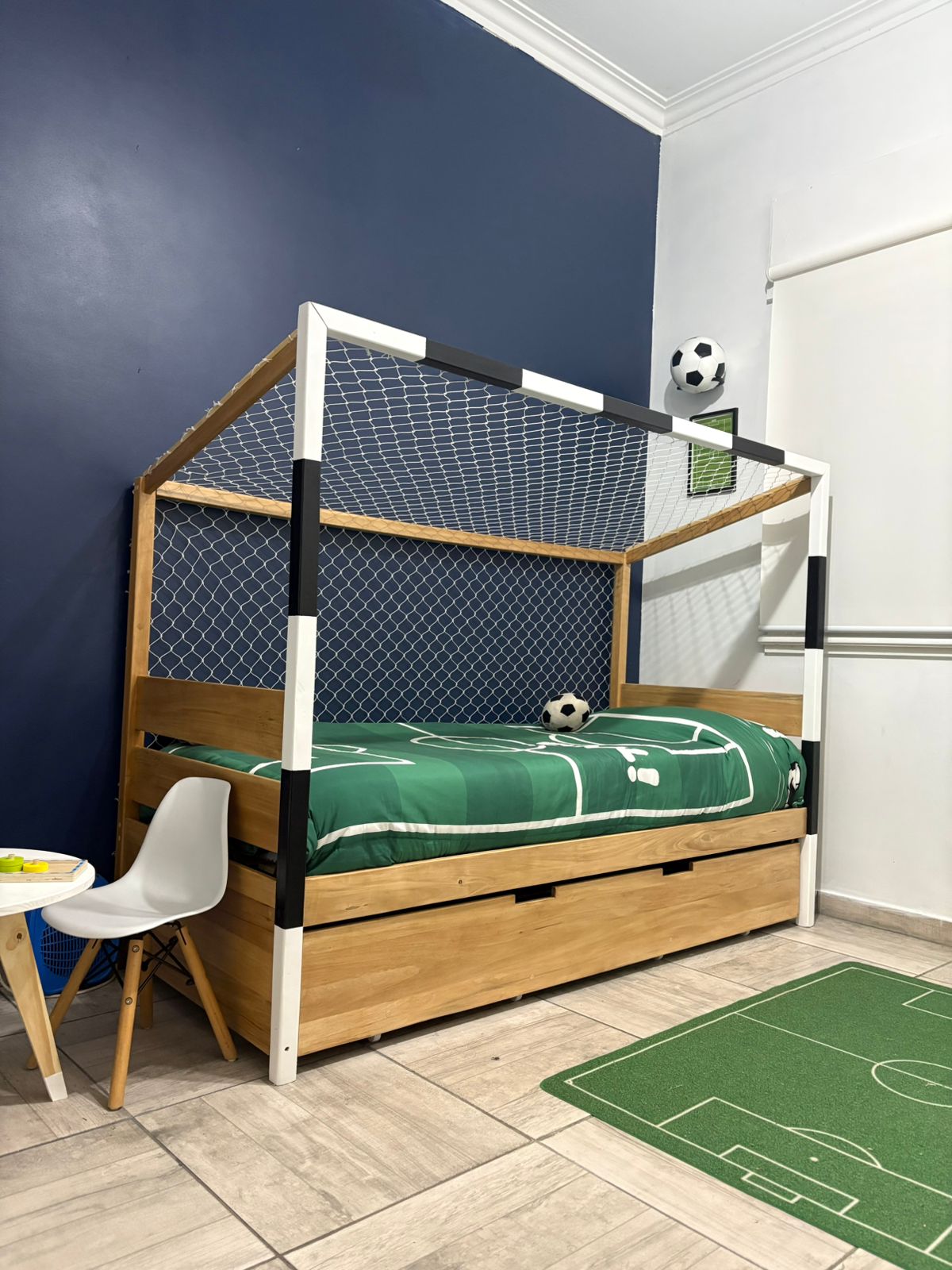 Sueños de Cristal Facebook ad: Transformá el cuarto de tus peques con camas…