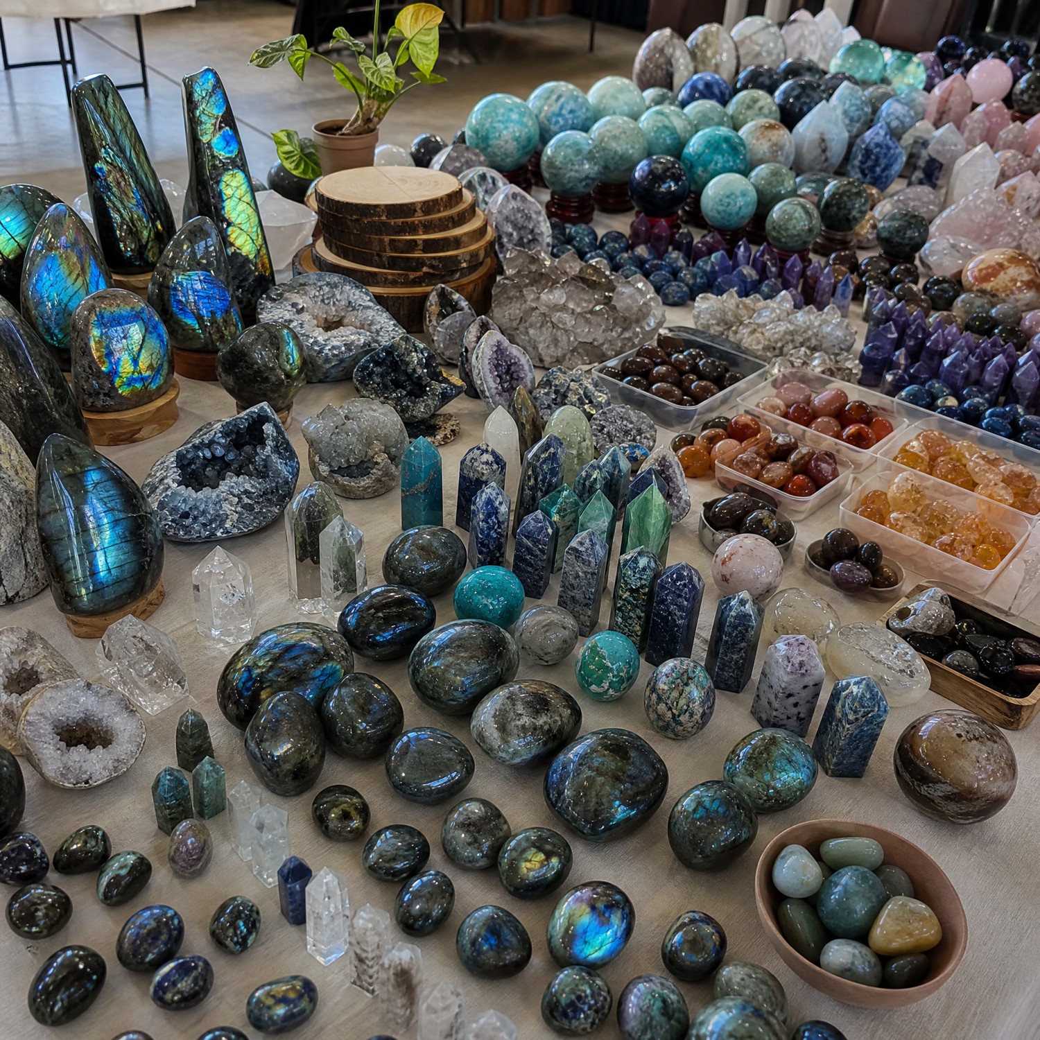 Spirit Magicka Crystals Facebook ad: Everything Must Go, Crystals