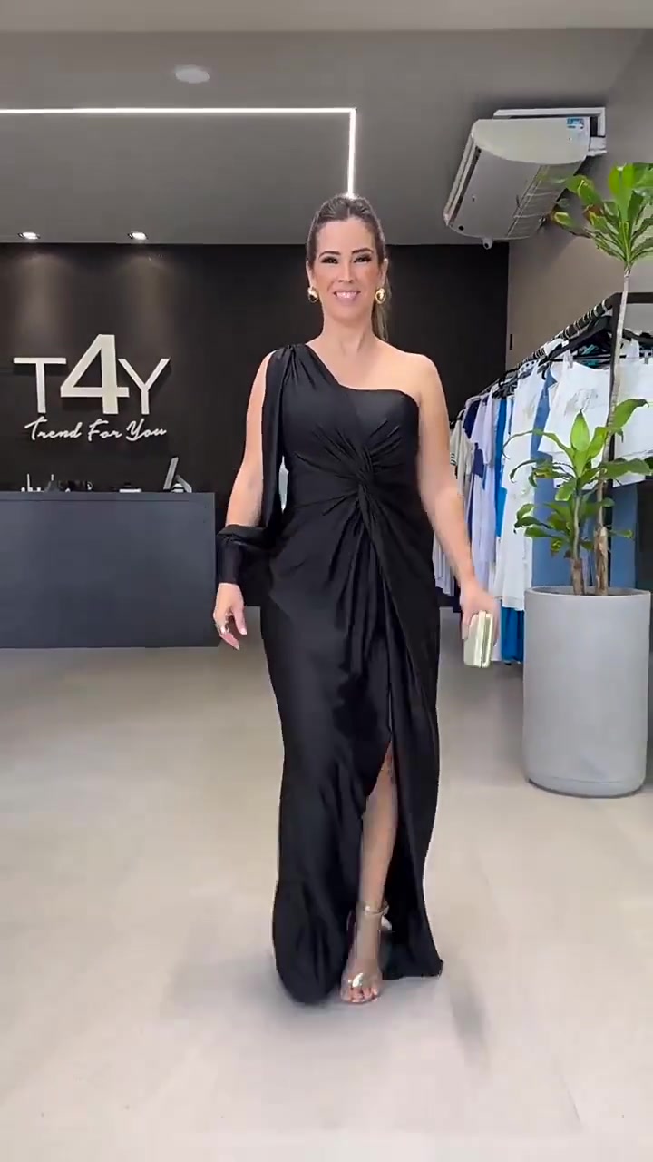 Rablaisie cool Facebook ad: Reveal your inner diva!