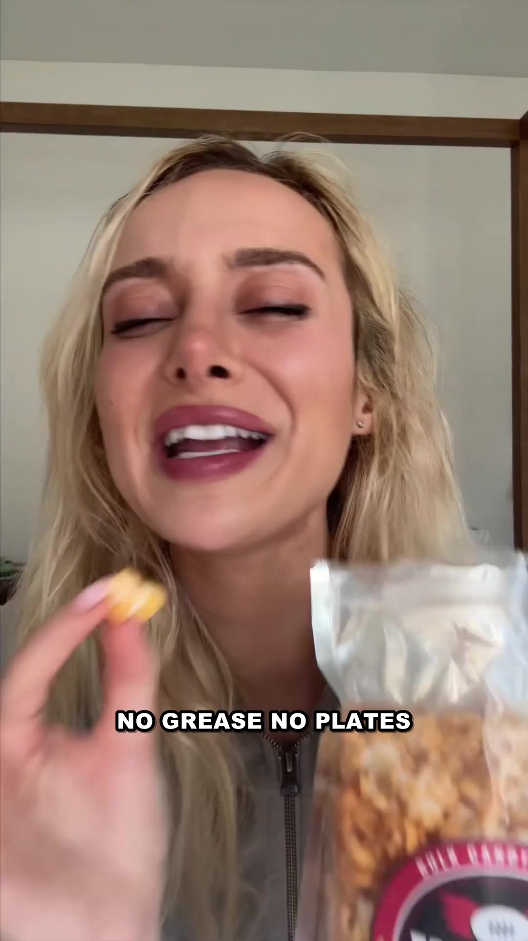 BulkCandyStore.com Facebook ad: All the Wing Flavor, None of the Mess!