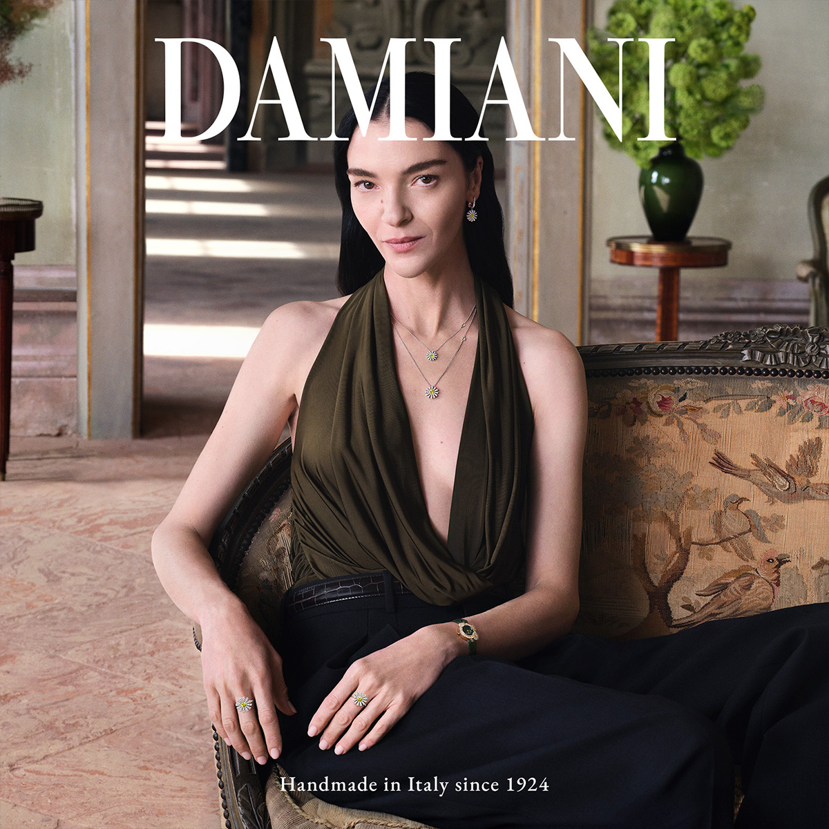 Damiani Facebook ad: イタリアンジュエリーの魅力を体現する、新たな「アイコン」キャンペーン。洗練された美しさと自然体のエレガンスを、モダンな…