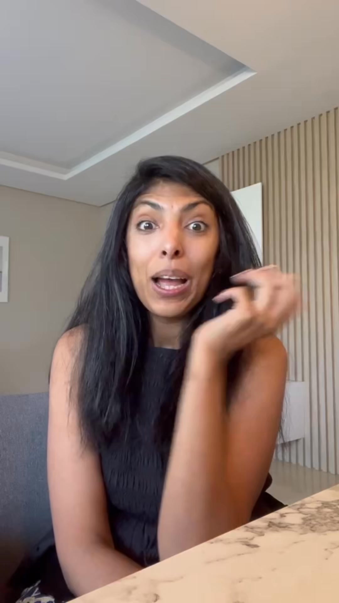 Real Earth Stories Facebook ad: Aprende a cubrir tus canas de forma natural