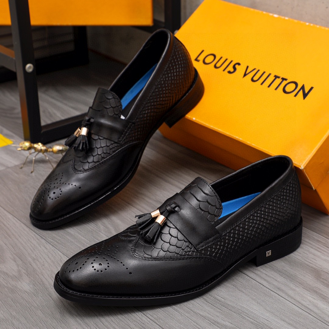 Luo Ling Store Facebook ad: Casual leather shoes, formal leather shoes