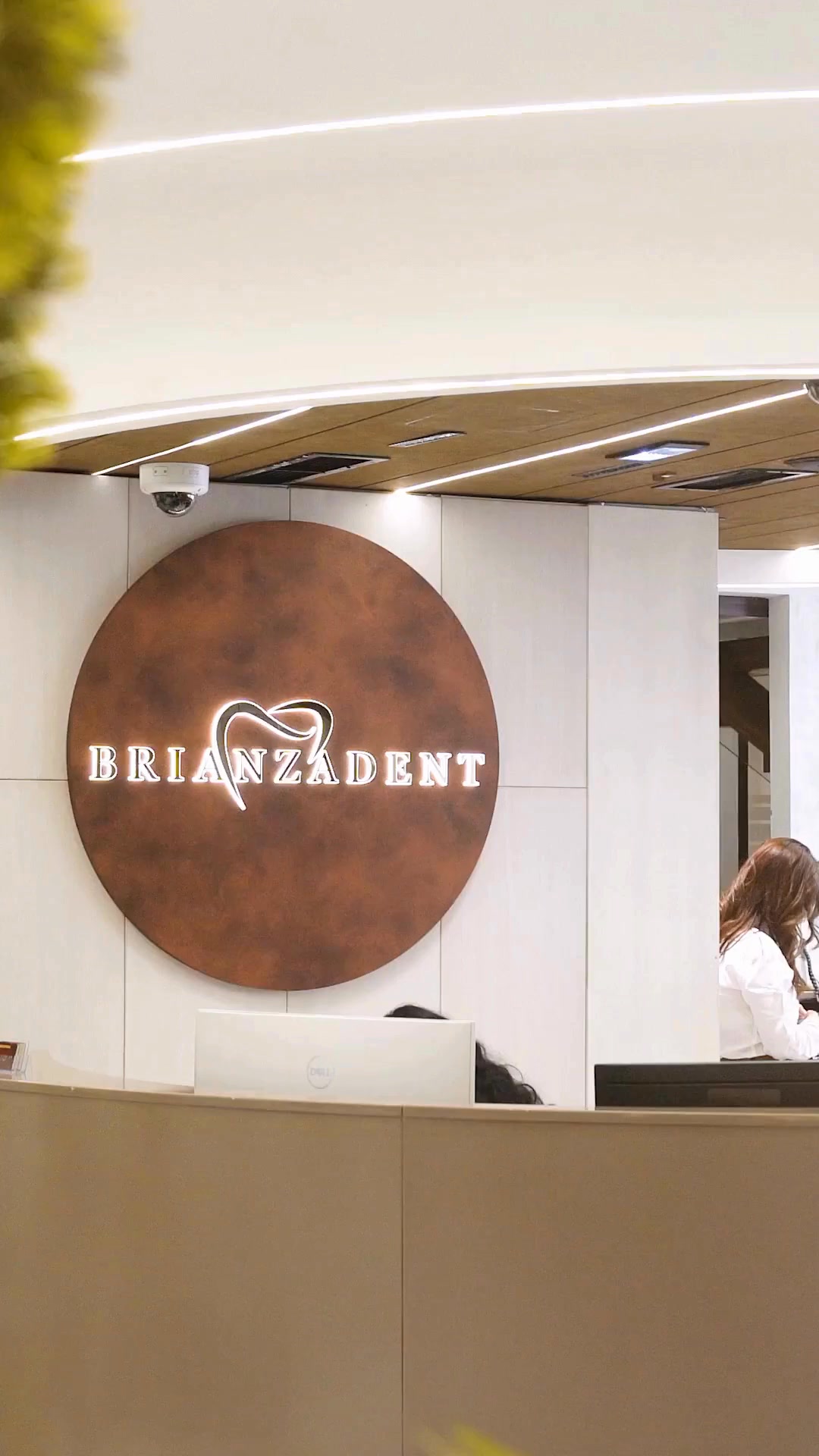 Turismo Dentale Albania - Brianza Dent Facebook ad: Non aspettare ancora, contattaci subito!