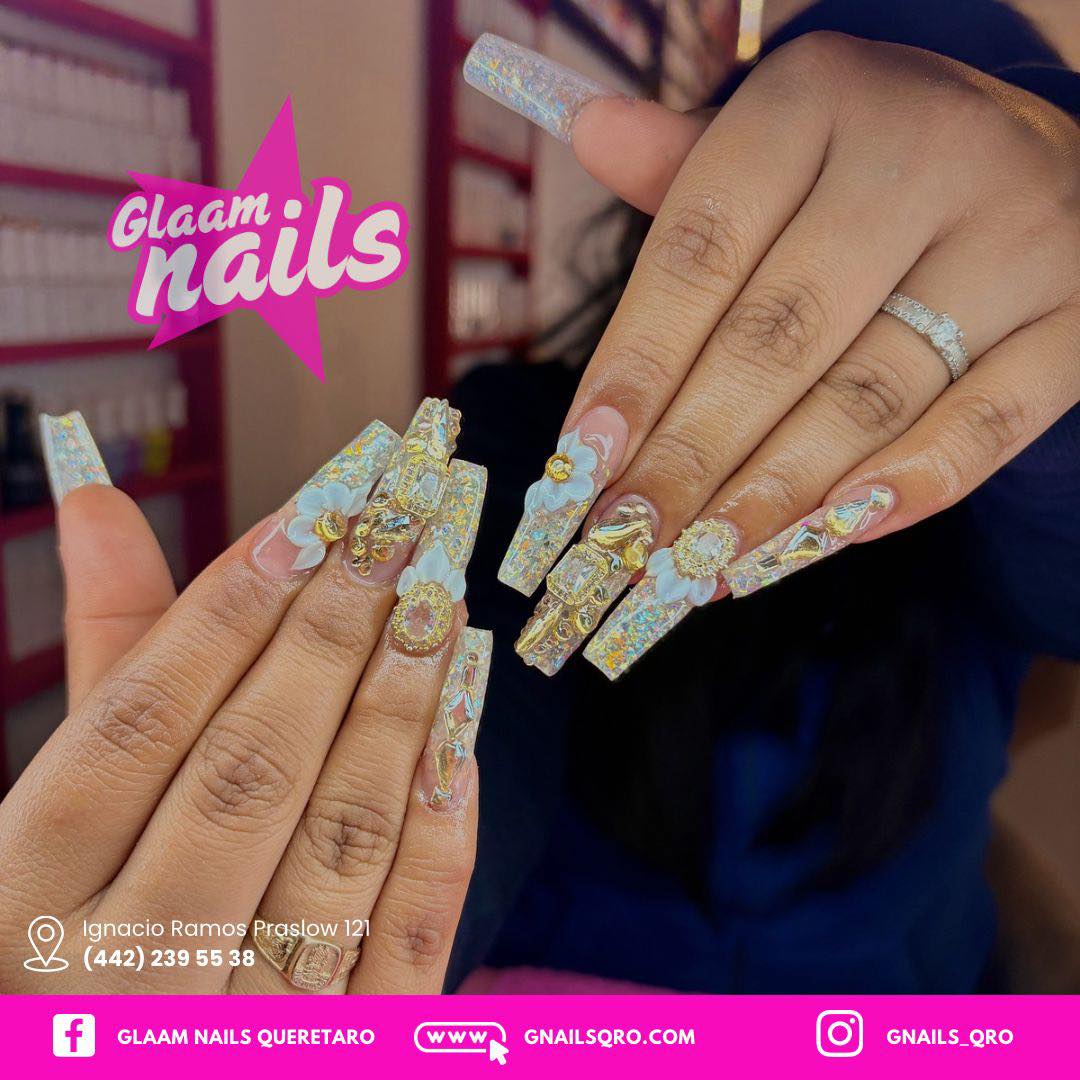 Glaam Nails Querétaro Facebook ad: Consiente tus manos y pies en Glaam Nails…