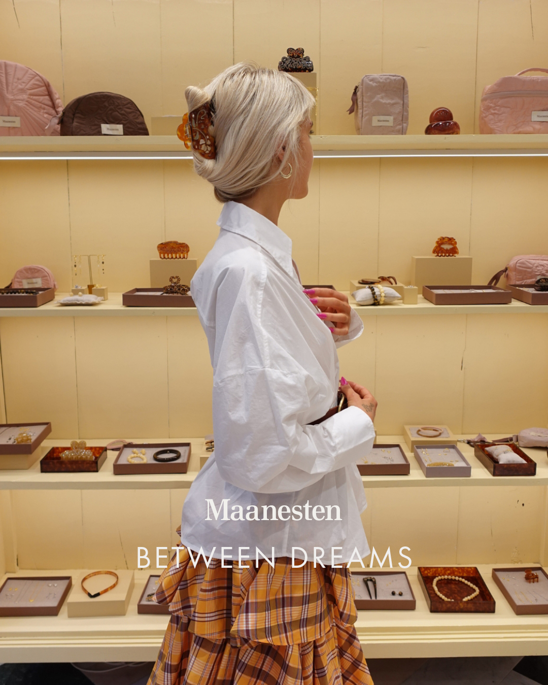 Maanesten Facebook ad: Shop den nye AW-kollektion