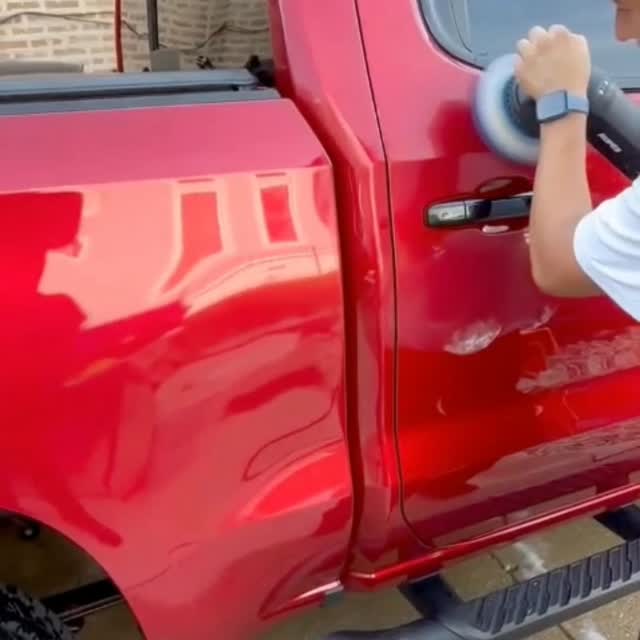 Chicago mobile detailing Facebook ad: wash removes dirt, but a premium detail: ●…