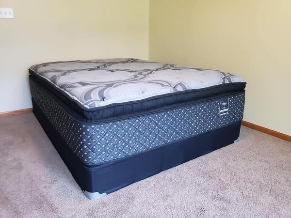 Jordan Hicklin Facebook ad: I REALLY NEED TO SELL EVERYTHING! BRAND NEW MATTRESSES…