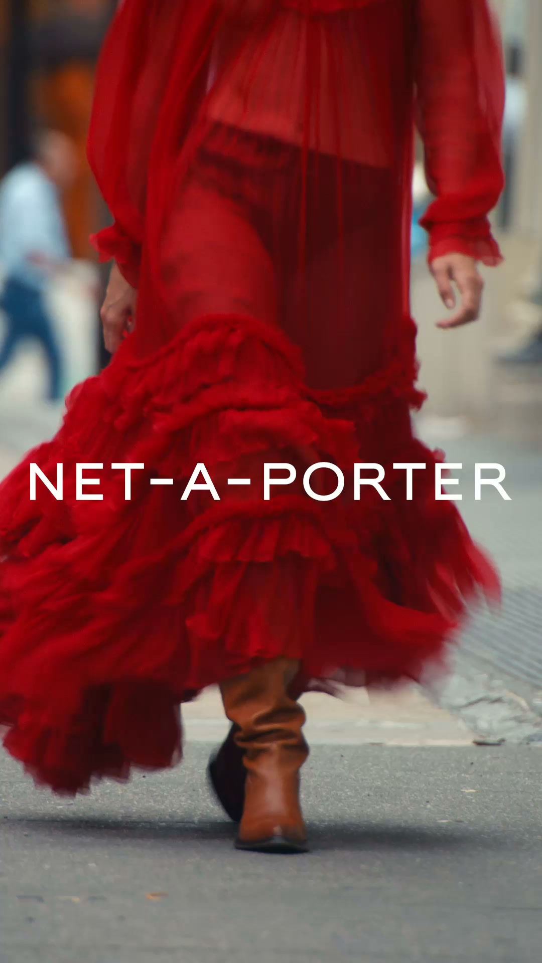 NET-A-PORTER Facebook ad: New season loading