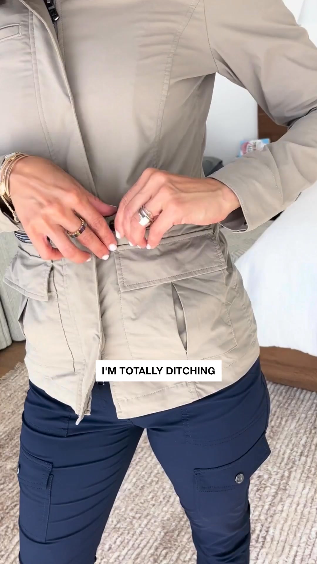 Anatomie Facebook ad: The Essential Travel Jacket