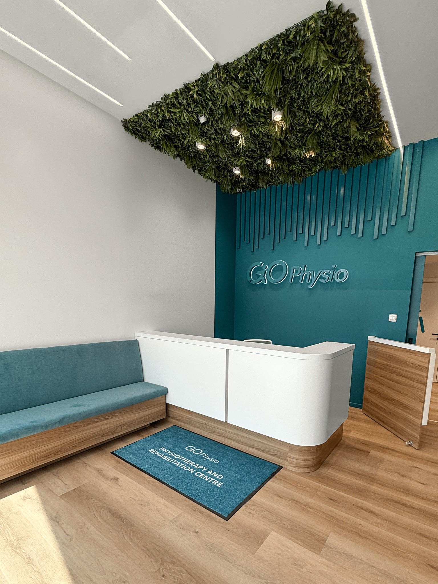 Rugster Facebook ad: Your business entrance is the first real impression…