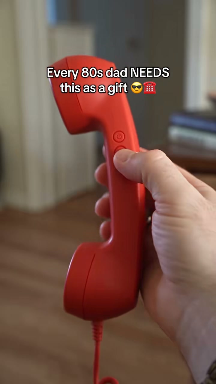 Fresh-simplelfie+ Facebook ad: Retro Phone Handset for iPhone & Android