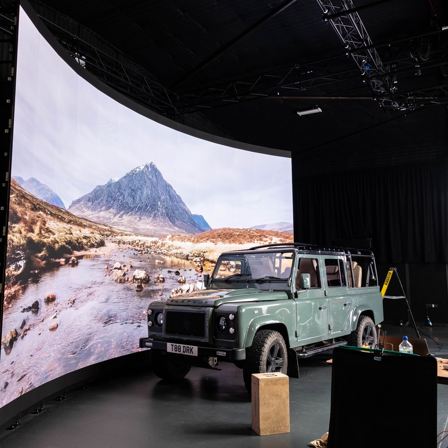 silvertown.studios Facebook ad: Ready to elevate your car shoot game?