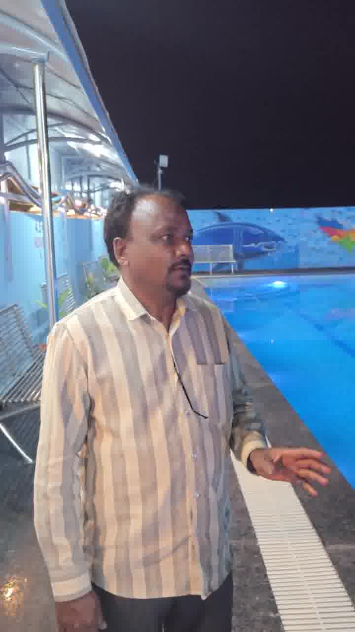 zoom pools Facebook ad: Chat with us