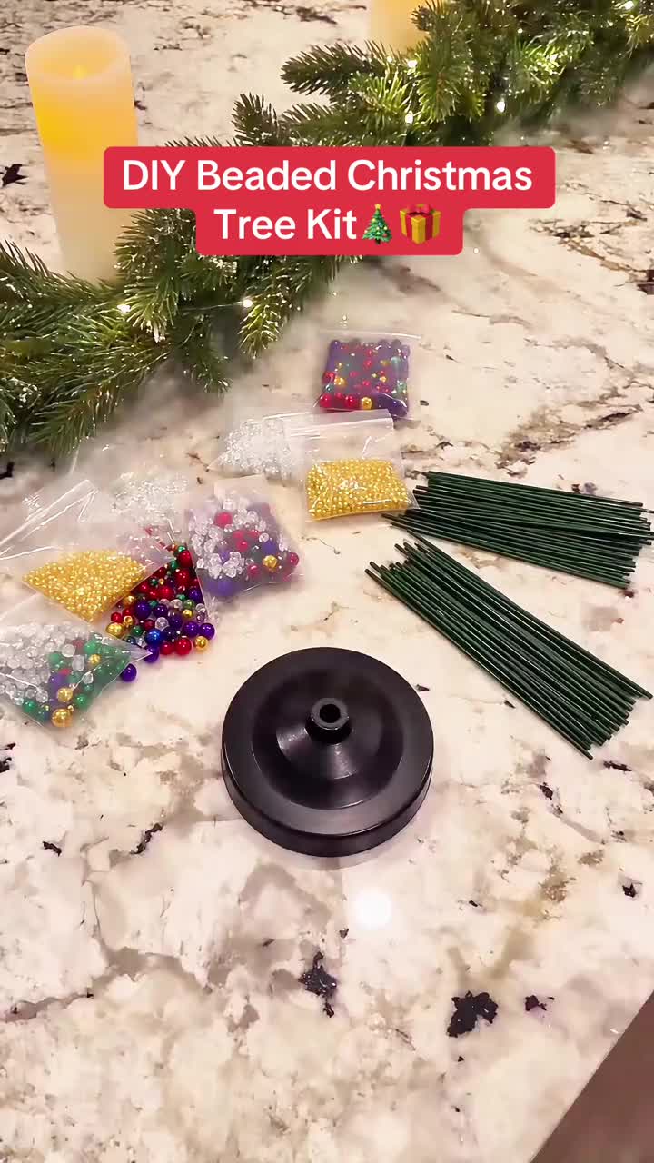Cozyfolk Facebook ad: Tiny tree, maximum Christmas sparkle.