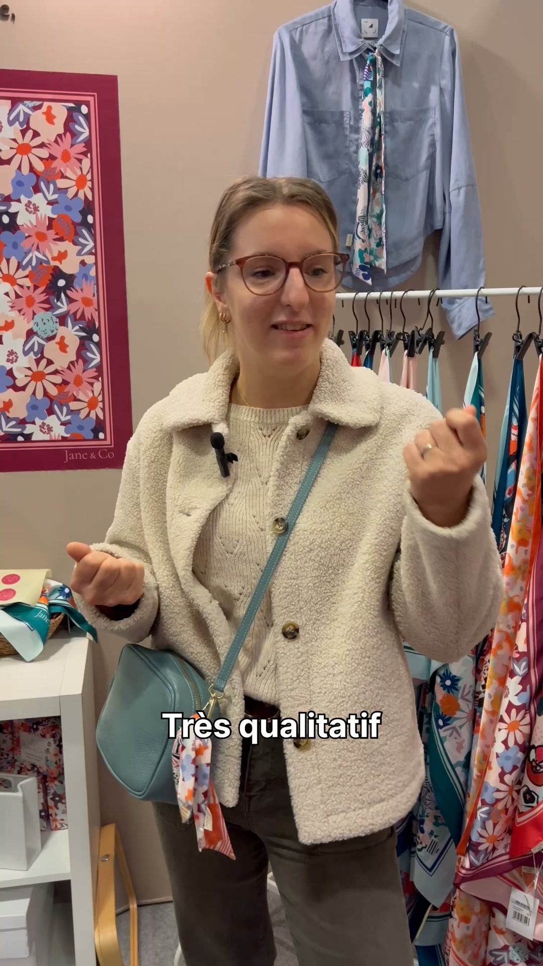 Jane & Co Facebook ad: Le foulard réversible
