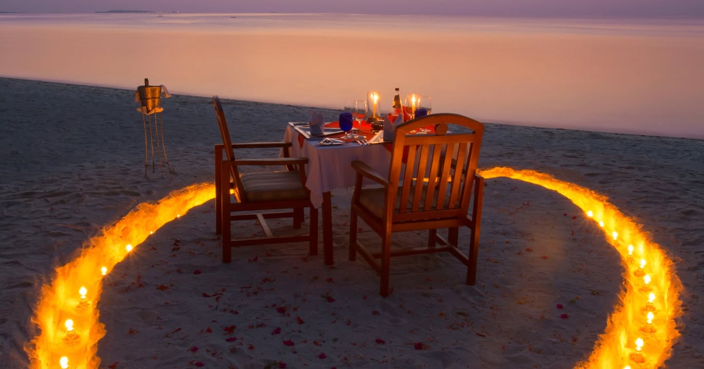 Medhufushi Island Resort Facebook ad: Where Love Meets the Maldives Sunset