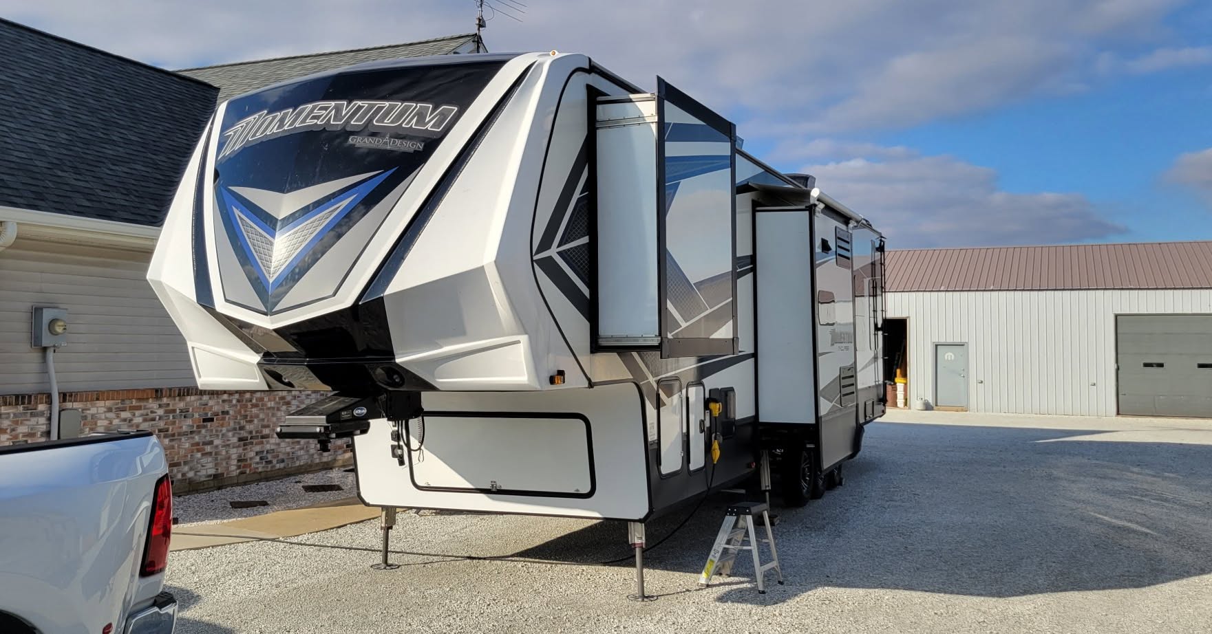 Dave Mangus Facebook ad: 2018 Grand Design Momentum Toy Hauler 381m