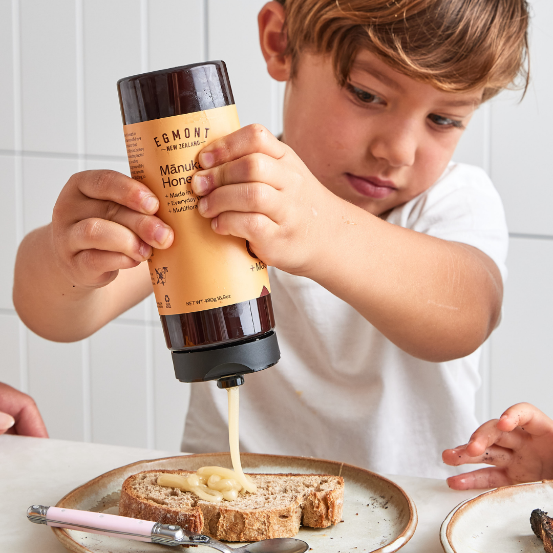 Egmont Honey Facebook ad: Rich MGO 100+ NZ Mānuka, ready to squeeze.