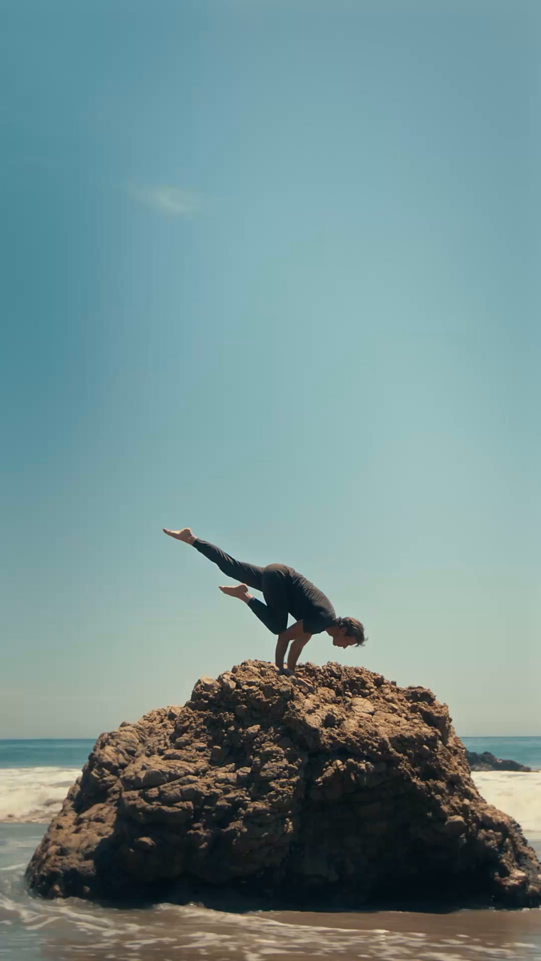 Alo Yoga Facebook ad: ALO Hong Kong