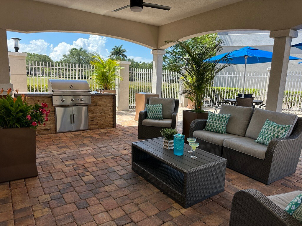 Holiday Inn Express & Suites Port St. Lucie West Facebook ad: Holiday Inn Express & Suites Port St.