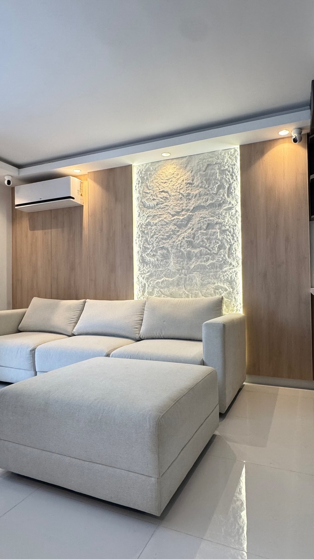Dco Panel Facebook ad: ¿Cambiarías tu sala con un acabado así?